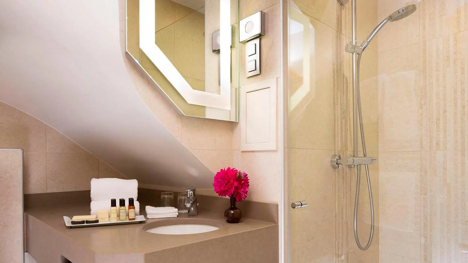 Le Relais Des Halles Hotel