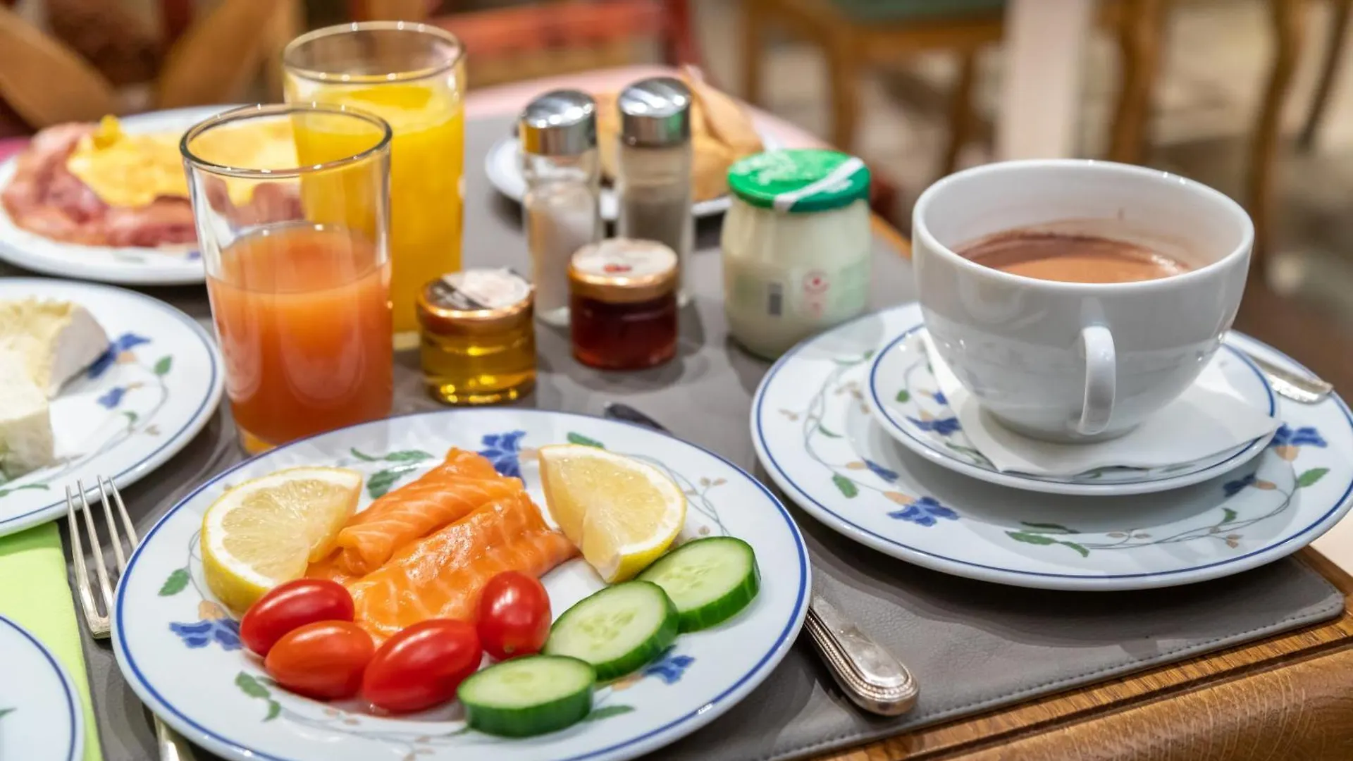 Le Relais Des Halles Hotel